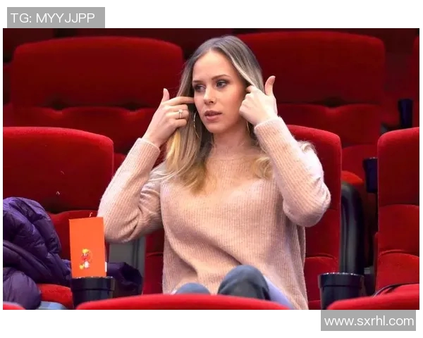 轻松与足球明星零距离合影的神奇抠图软件，让你成为场上焦点